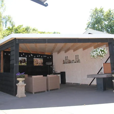 빌라 Modern With Veranda In *
