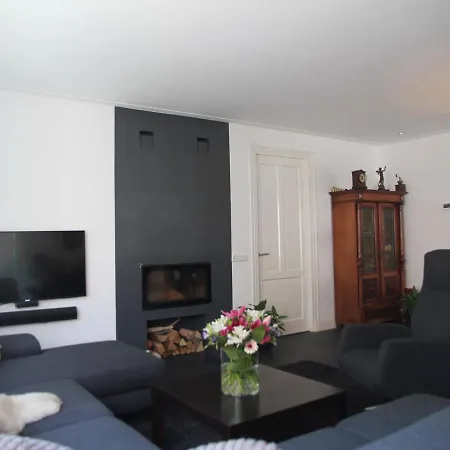 Modern With Veranda In 빌라 *